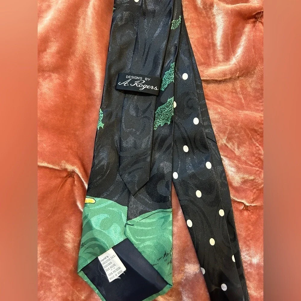 Designs by A. Rogers Mens Golf Novelty Tie Black Green Clubs in Tree‎ Paisley